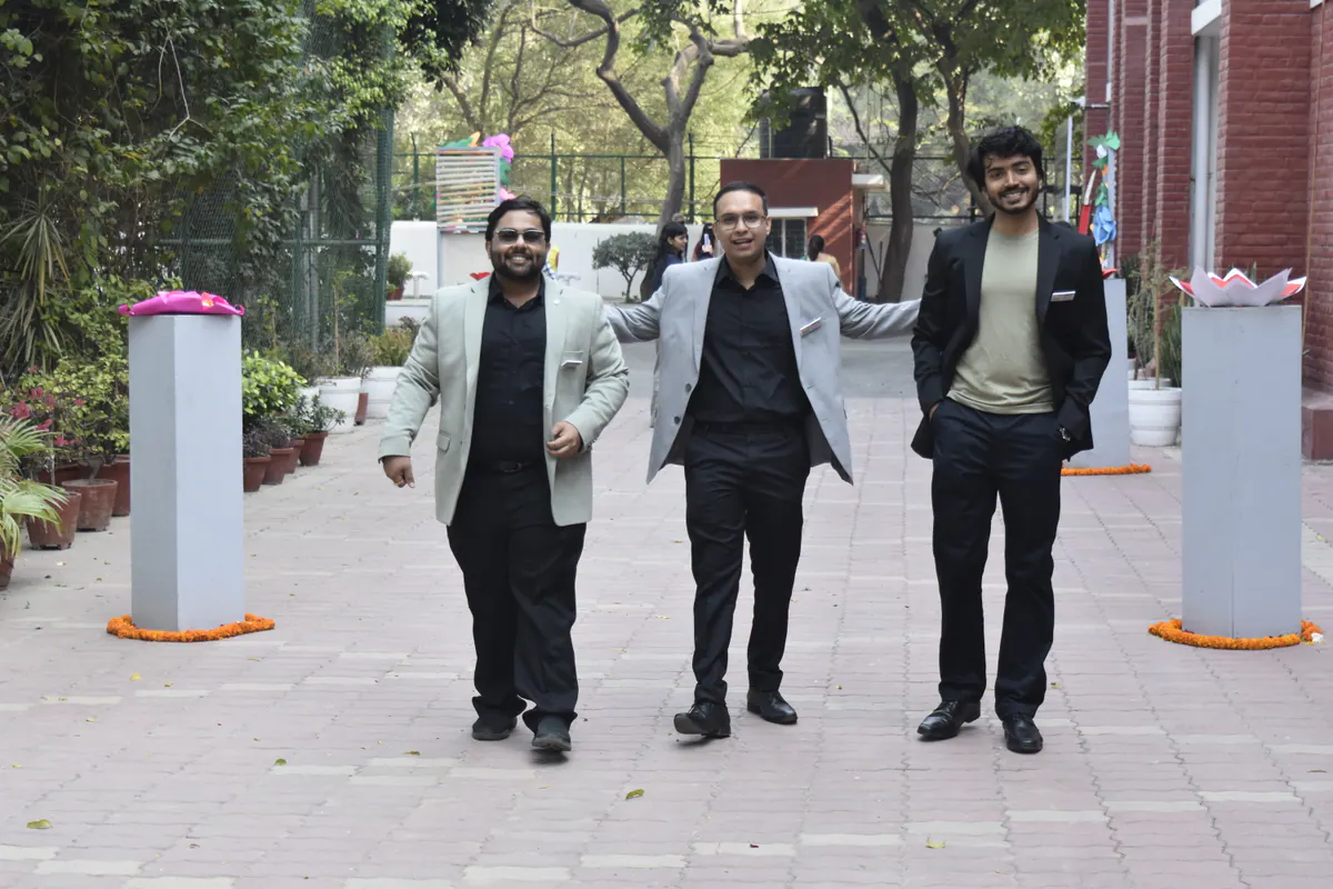 Alumni returning to the Salwan campus