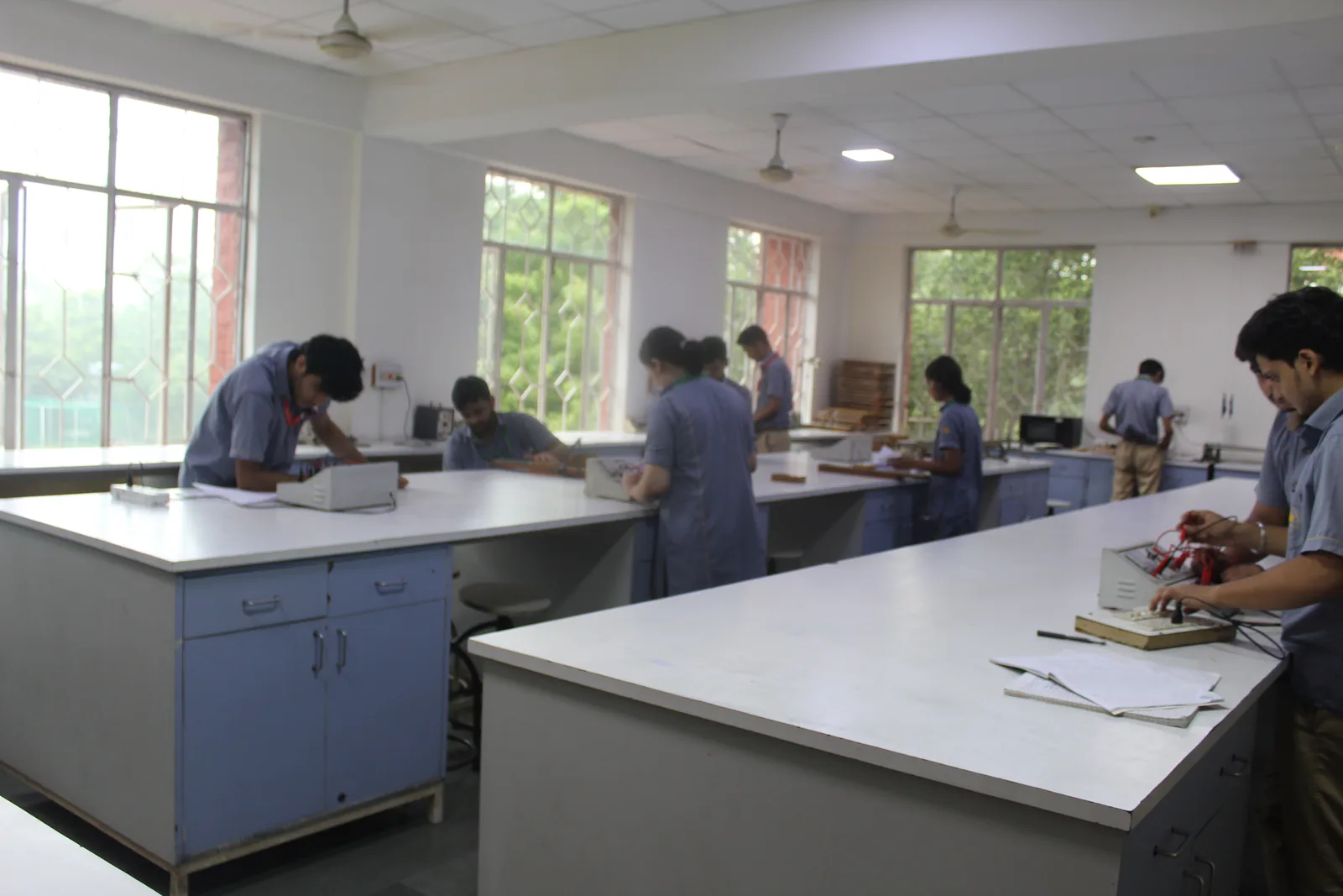 Students carrying out an experiment in the physics laboratory