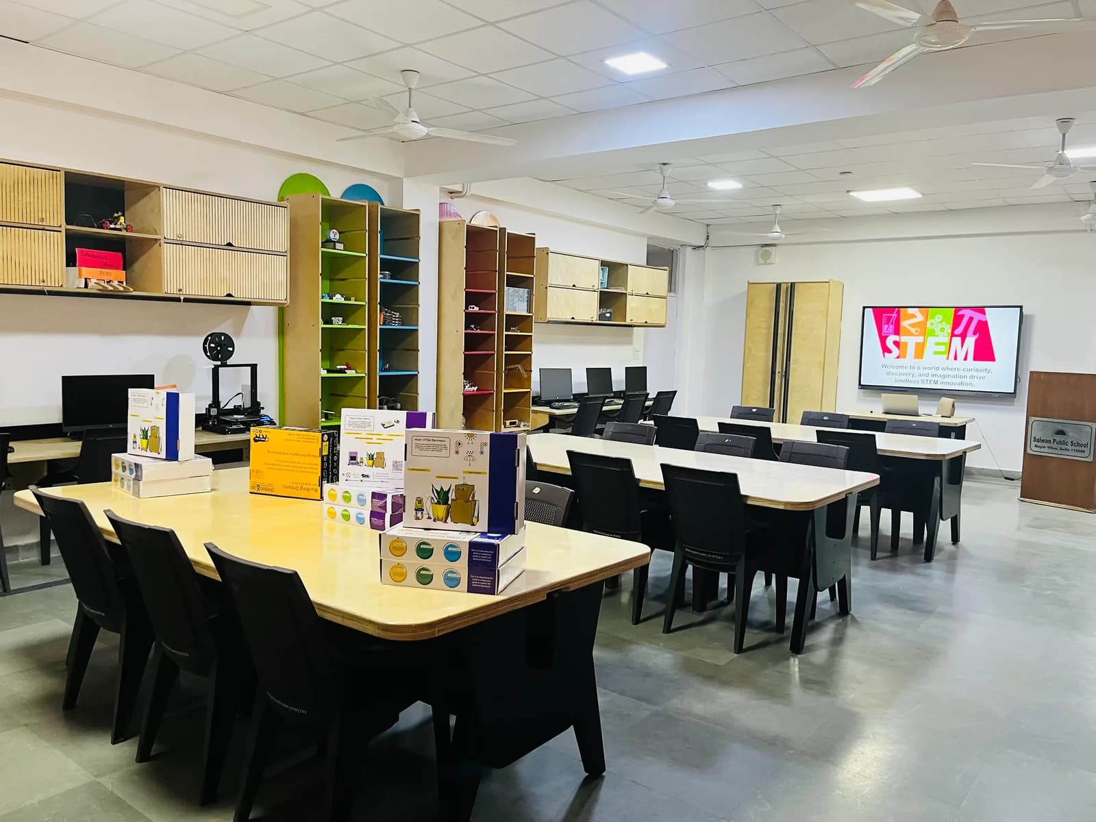 STEM laboratory equipped for design, technology and robotics projects